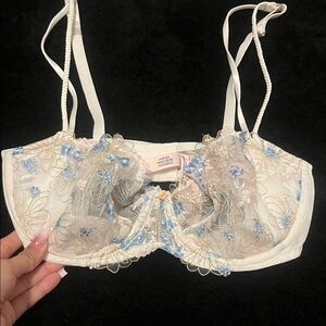 Victoria's Secret Blue and Cream Lace Bra